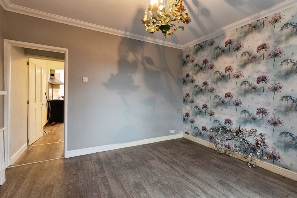 Property photo 2 of 16 Picture