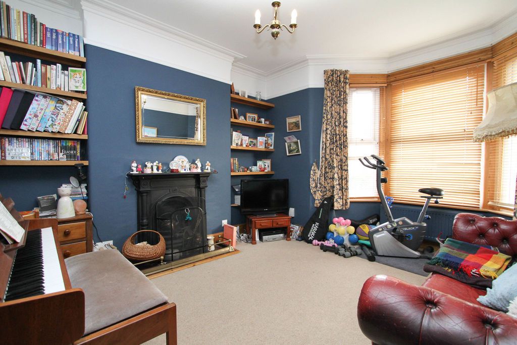 Property photo 2 of 13 Sitting Room