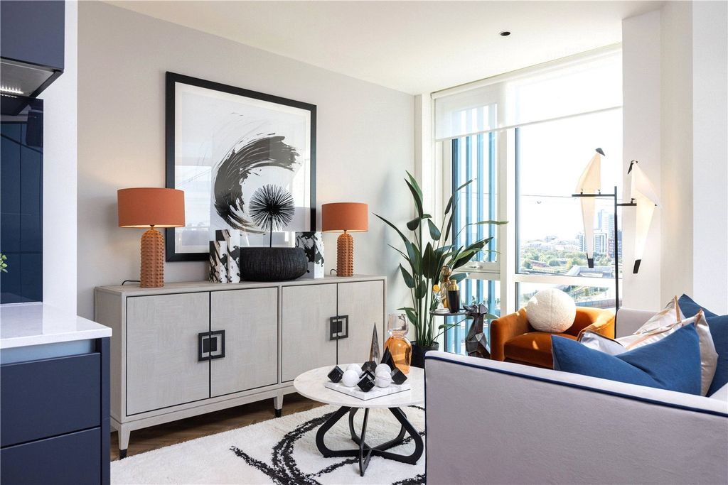 Property photo 1 of 14 Living Room