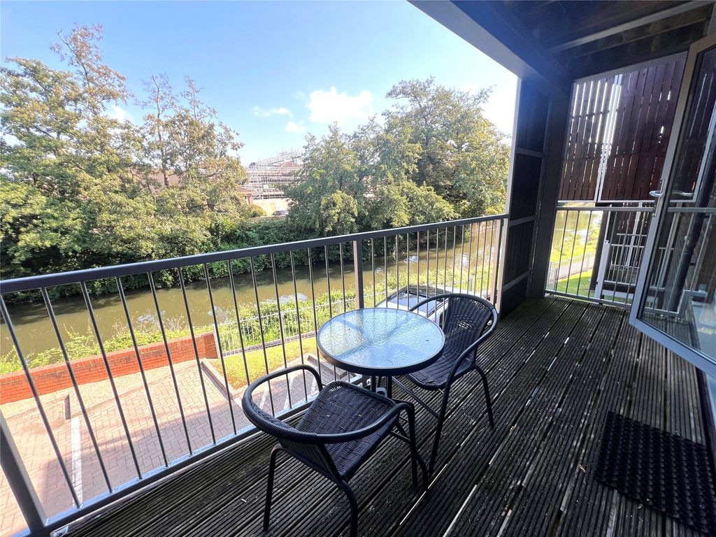 Property photo 2 of 9 Balcony