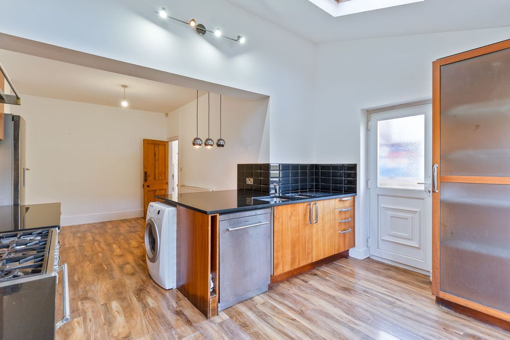 Property photo 3 of 22