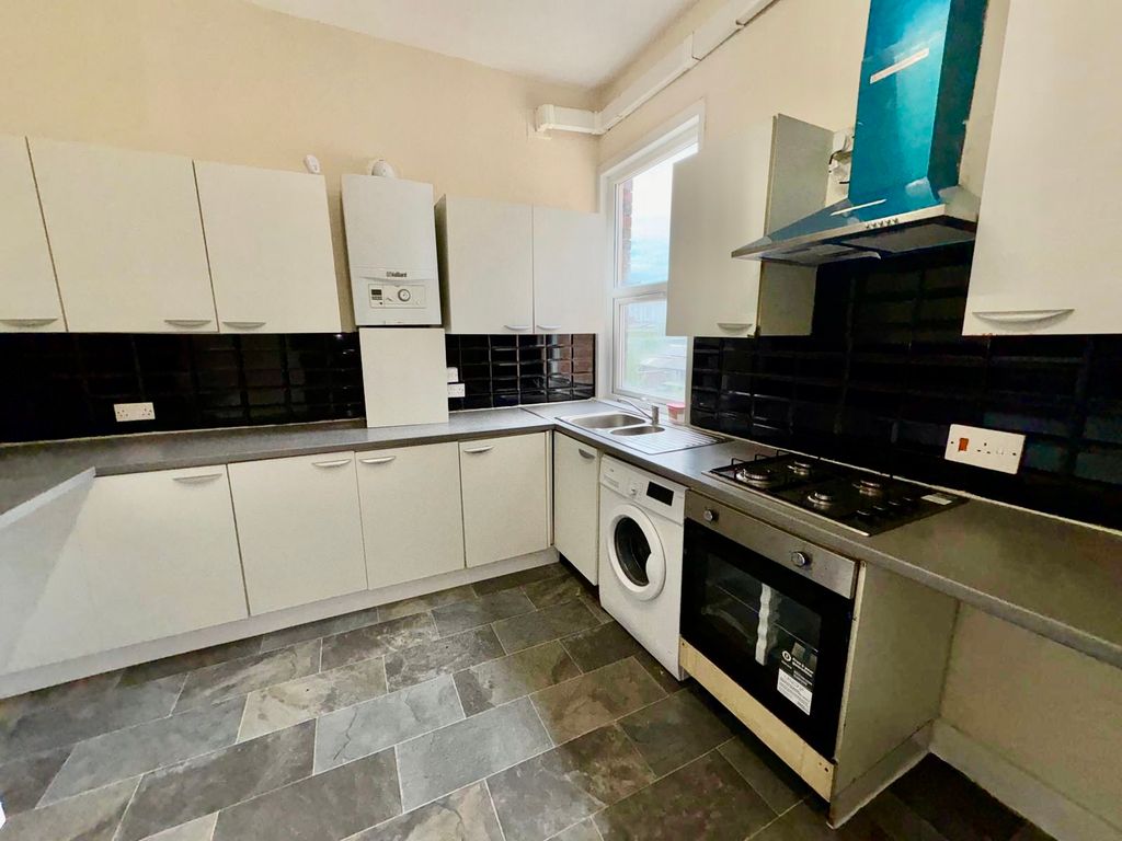Property photo 3 of 9 0F486c87-Aa5d-4B44-8732-4d16A85Be896