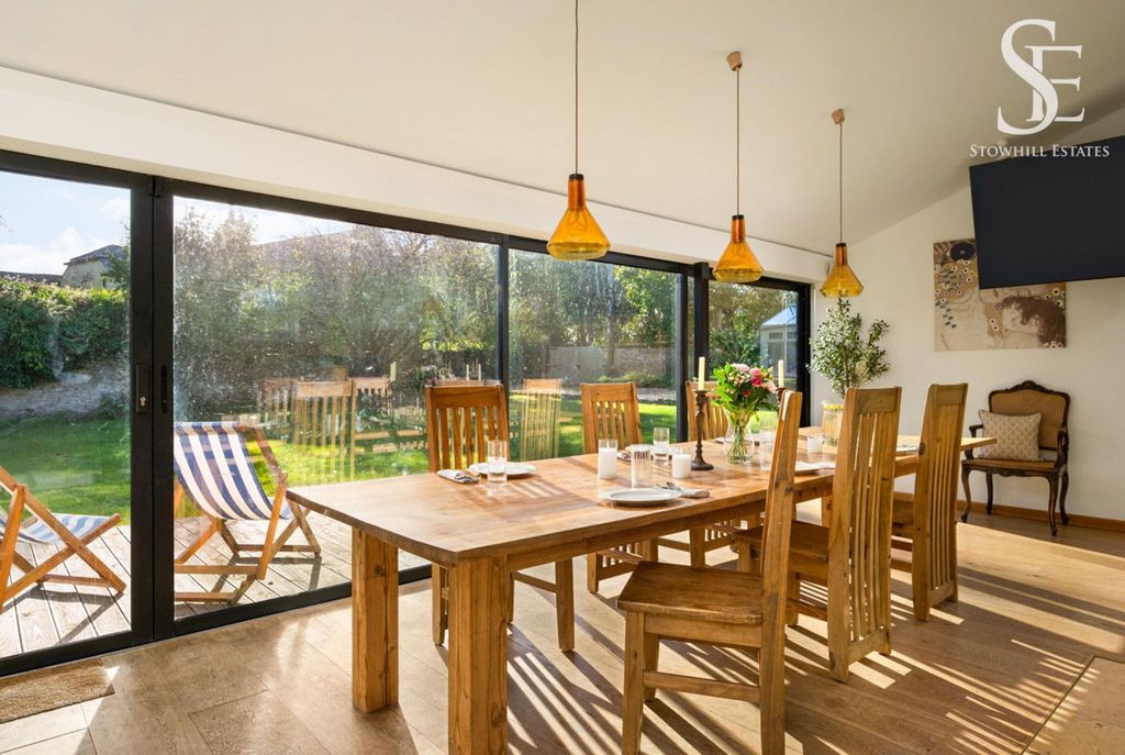 Property photo 1 of 17 Dining Area