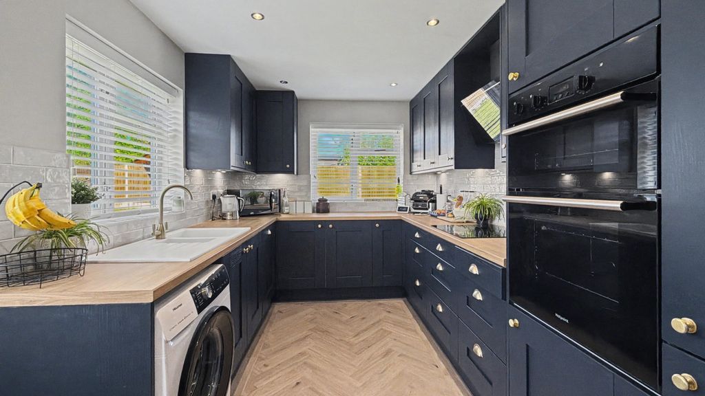 Property photo 3 of 16 5018454