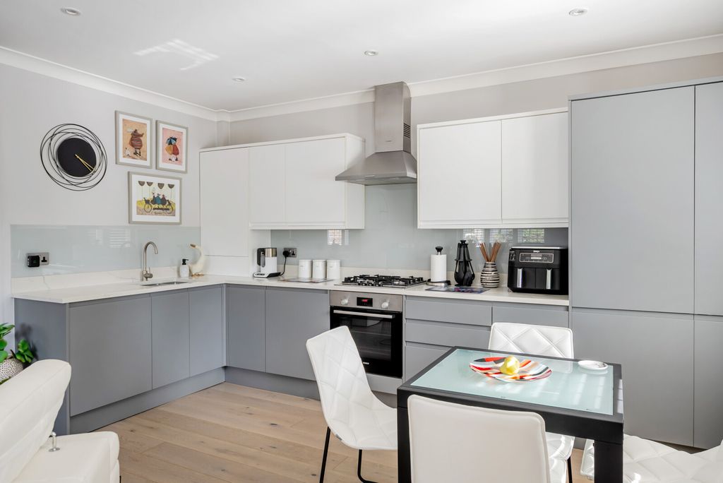 Property photo 3 of 20 1-6A79F26Bb2Dd2-1...