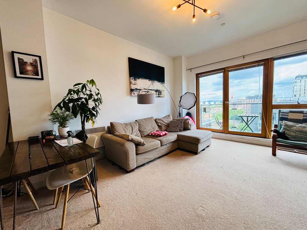 Property photo 1 of 12 Bright And Spacious Apartment With Parking