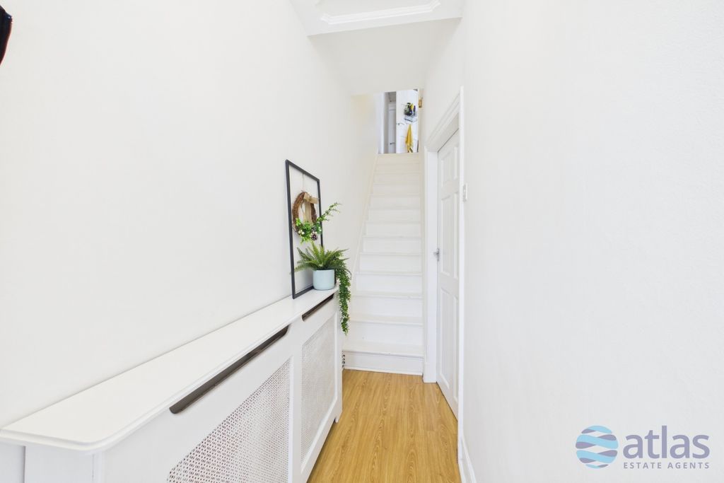 Property photo 2 of 22 Hallway