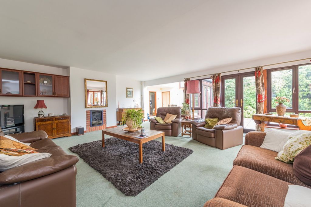 Property photo 3 of 19