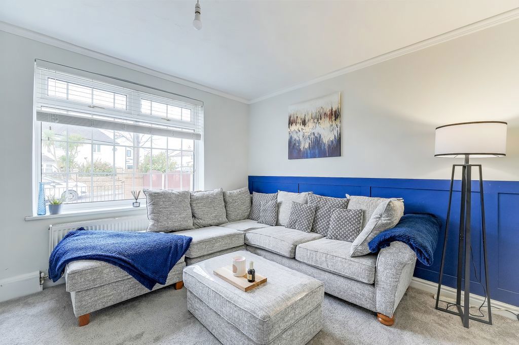 Property photo 2 of 25