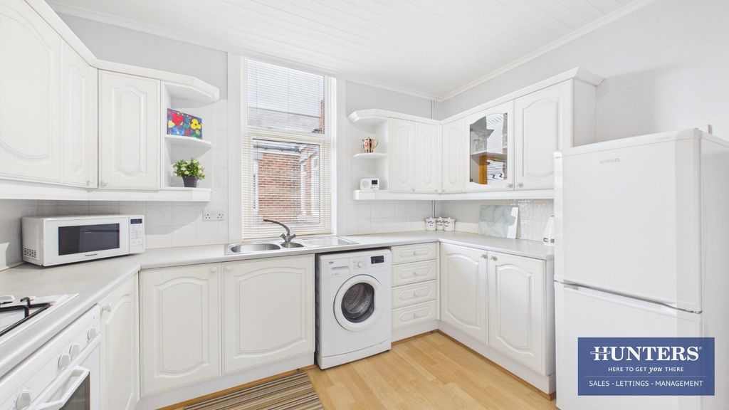 Property photo 3 of 16 Kitchen