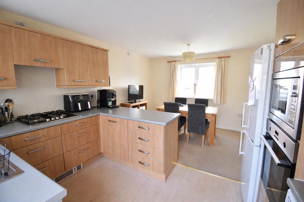 Property photo 2 of 22