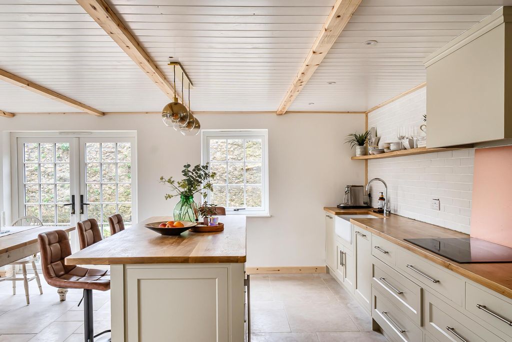 Property photo 2 of 19 Kitchen