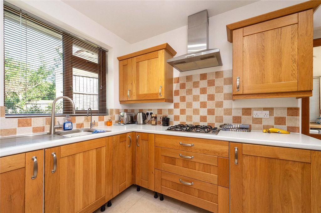 Property photo 2 of 35 Picture No. 12