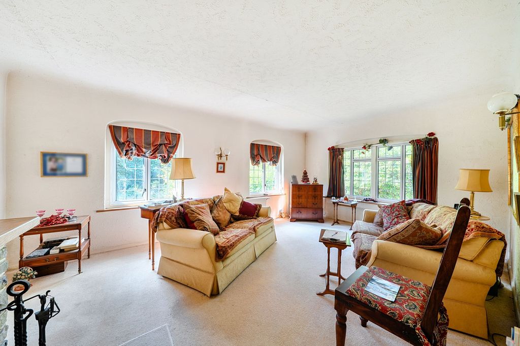 Property photo 2 of 20