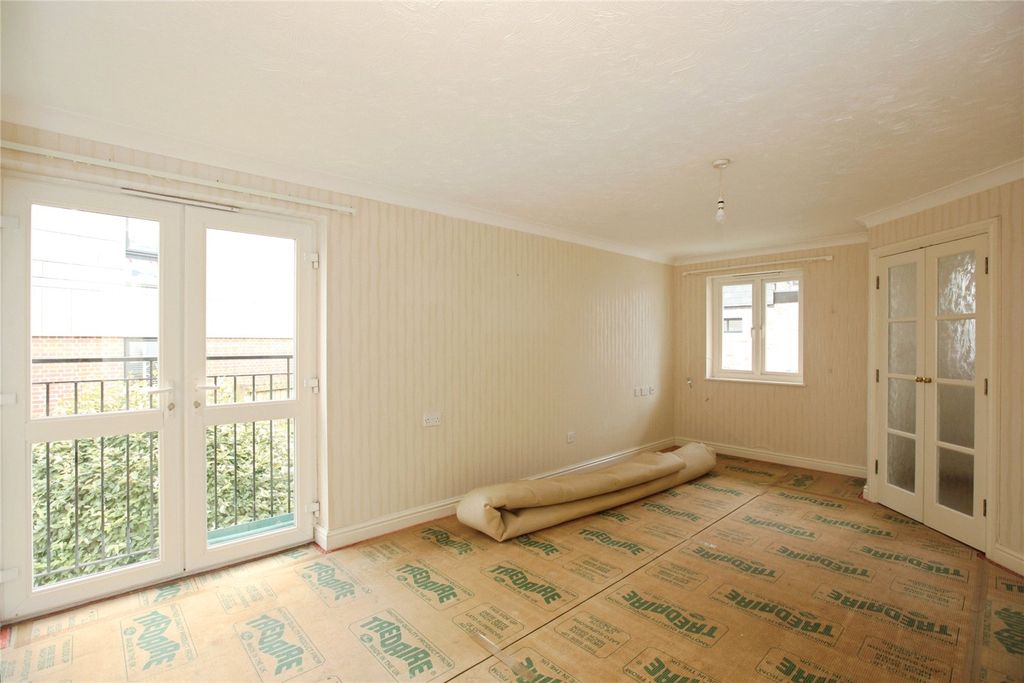 Property photo 3 of 11 Lounge