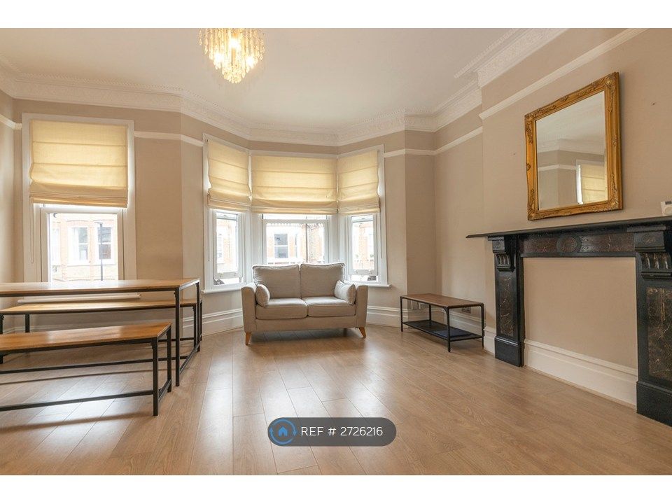 Property photo 1 of 7 Living Room