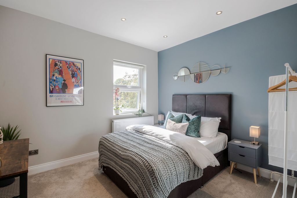 Property photo 3 of 20 Principal Bedroom