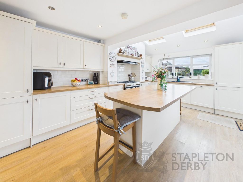 Property photo 2 of 32 Cam04720G0-Pr0179-Still016.Jpg