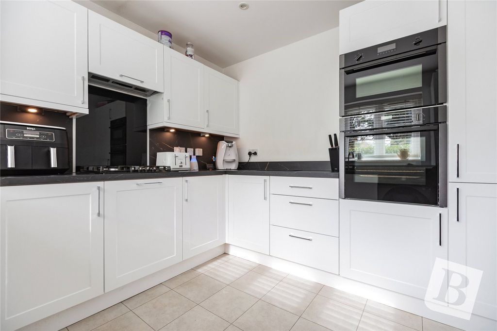 Property photo 3 of 20 Kitchen