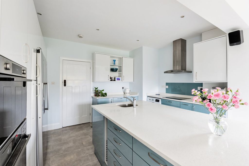 Property photo 2 of 30