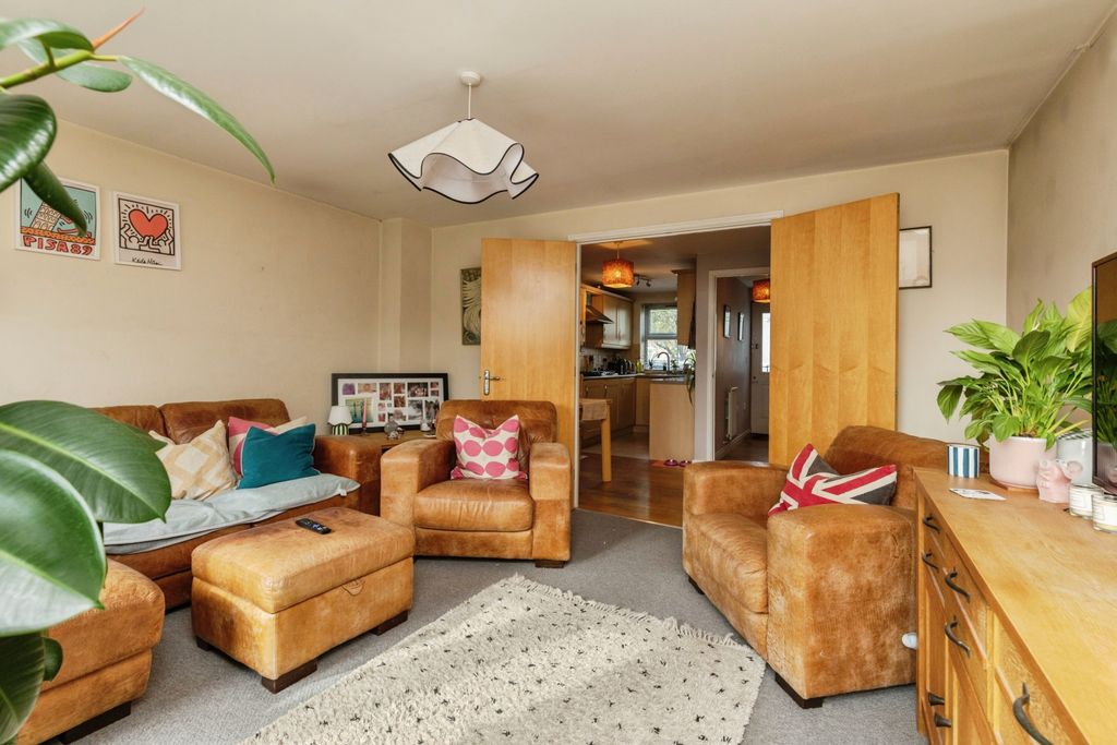 Property photo 2 of 20