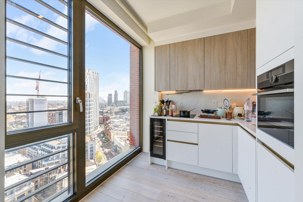 Property photo 2 of 21 Image