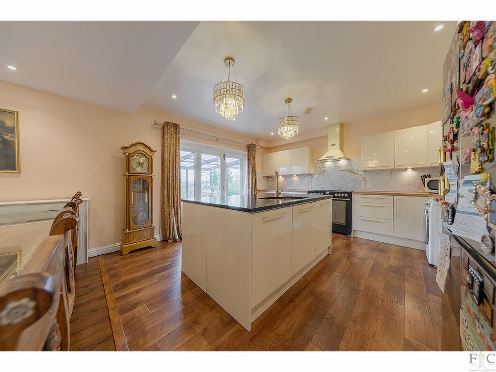 Property photo 3 of 28