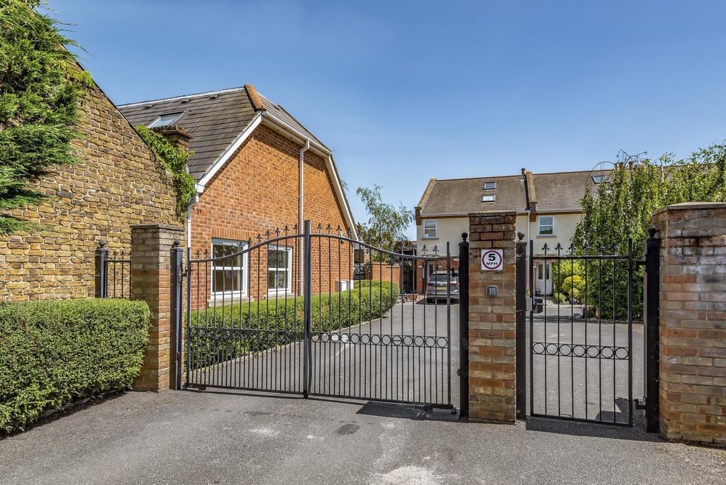 Property photo 2 of 8 Gated Entrance