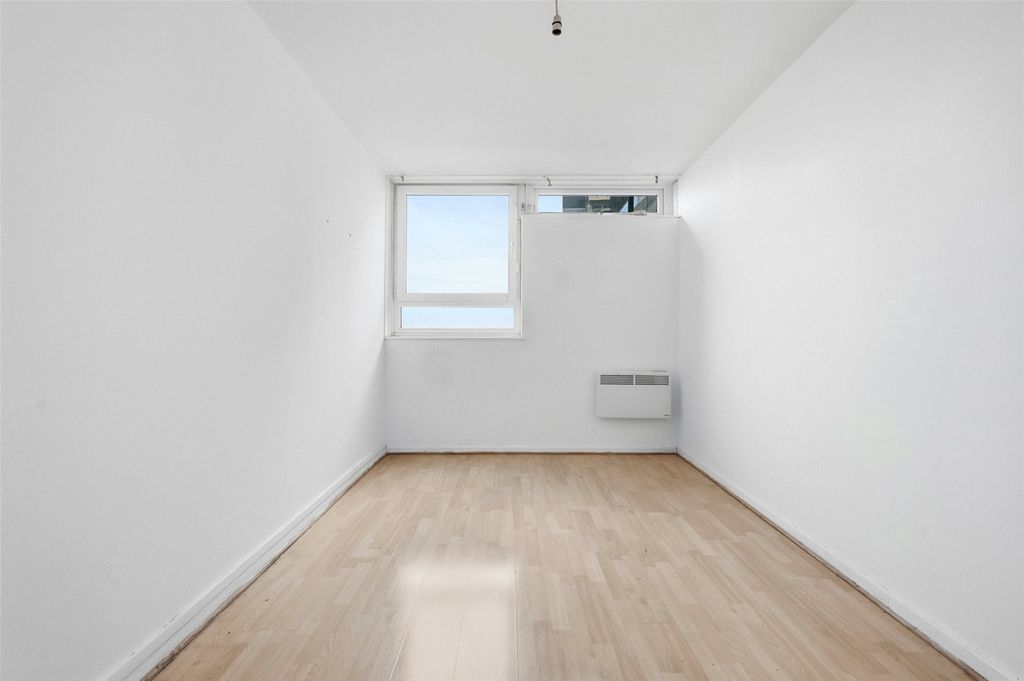 Property photo 3 of 17 Picture No. 01