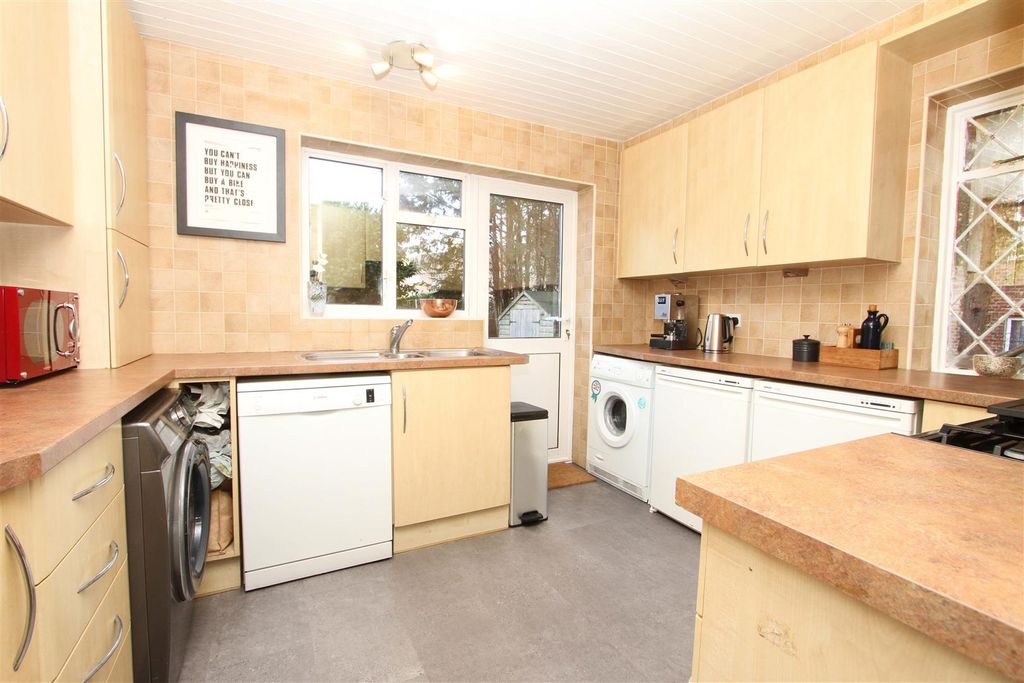 Chigwell Hurst Court, Pinner HA5, 2 bed maisonette for sale, £475,000 ...