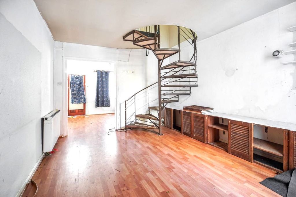 Property photo 3 of 9