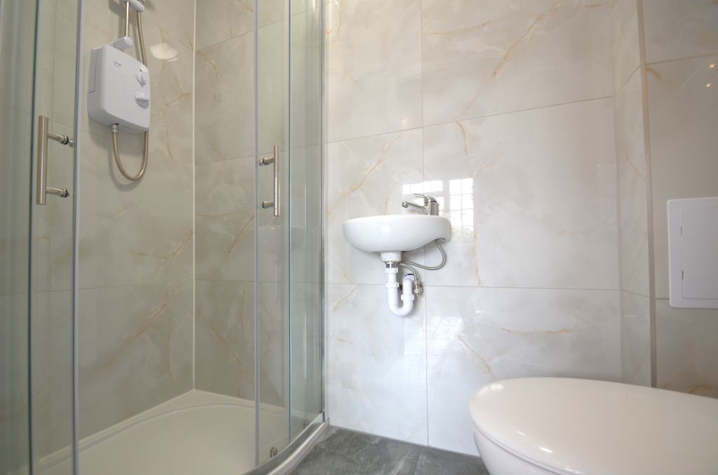 Property photo 2 of 3 Room 1 , Bathroom