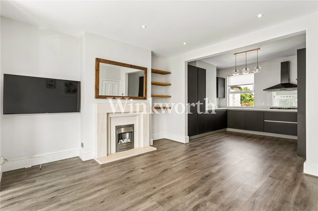 Property photo 1 of 14 Picture No. 08