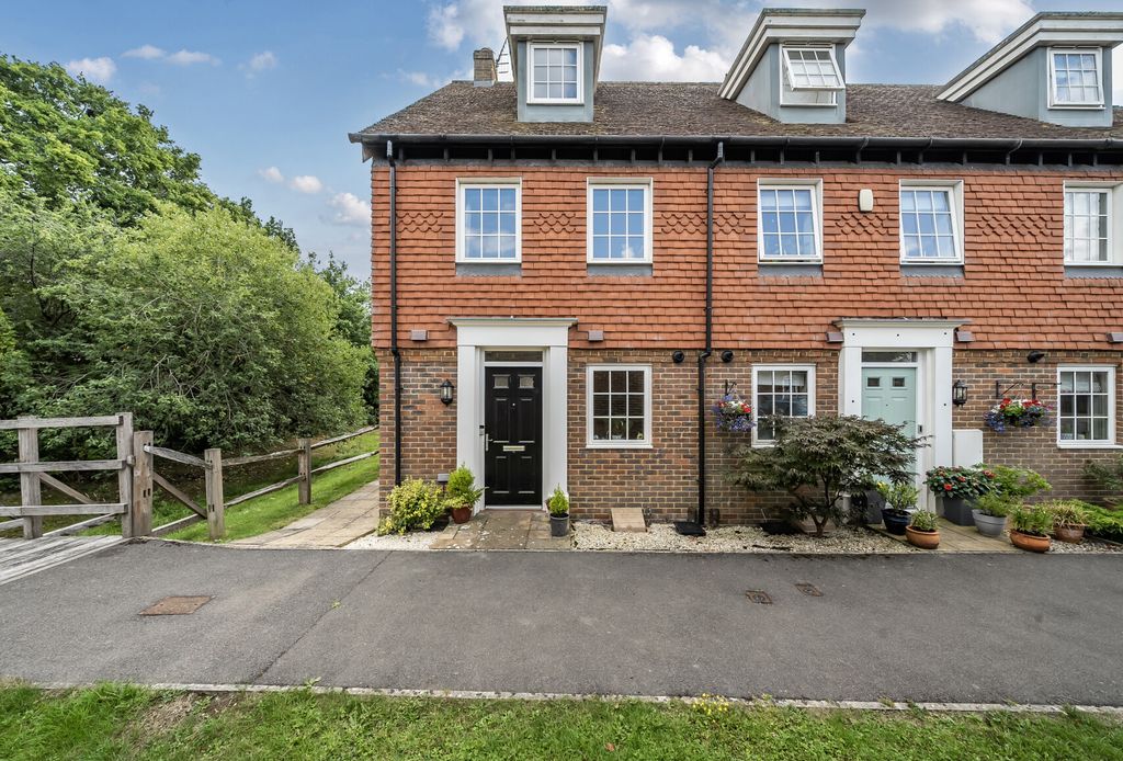 Property photo 1 of 14 1325630-21-688cd5...