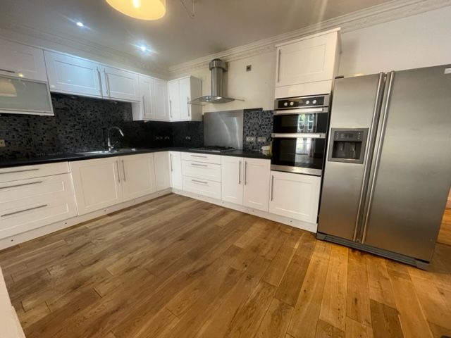 Property photo 2 of 10 Kitchen