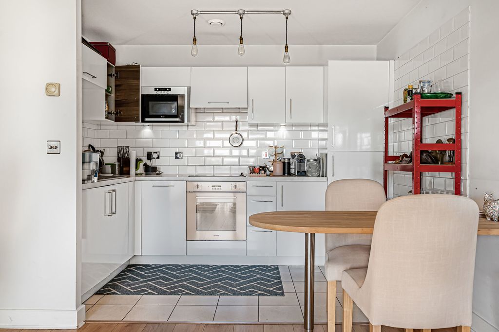 Property photo 3 of 22 Kitchen