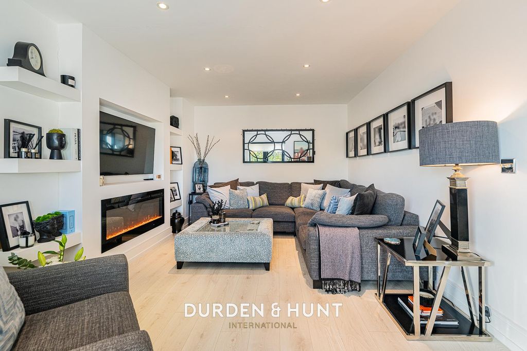 Property photo 2 of 30 Wentworth-34.Jpg