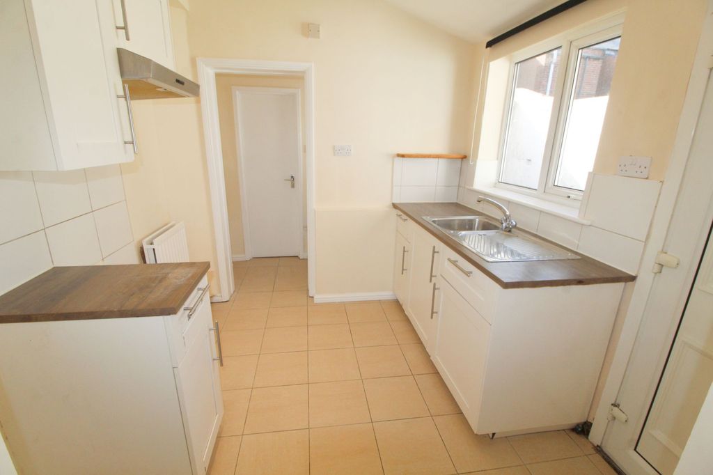 Property photo 2 of 9 Kitchen