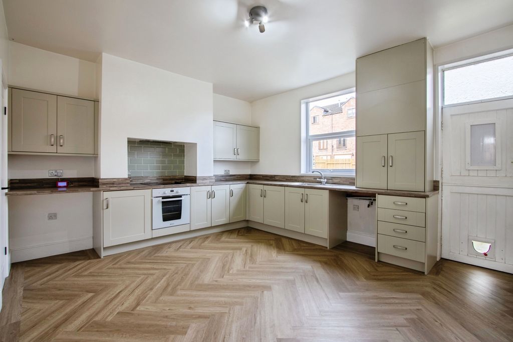 Property photo 2 of 18 Kitchen/Dining Room