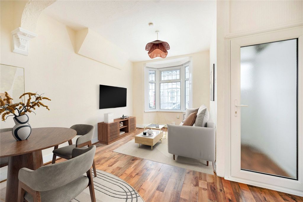 Property photo 2 of 7 Reception