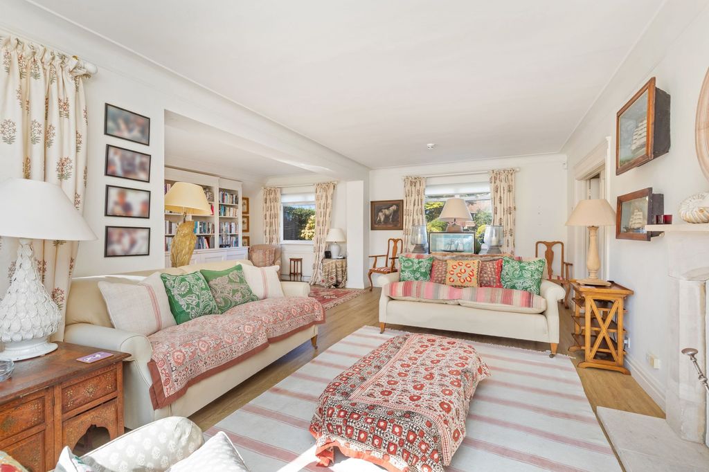 Property photo 3 of 33