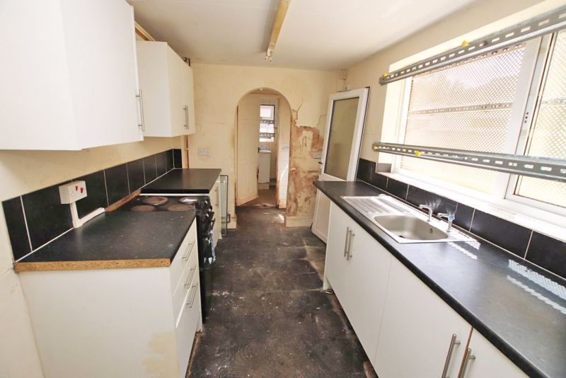 Property photo 2 of 7 Kitchen