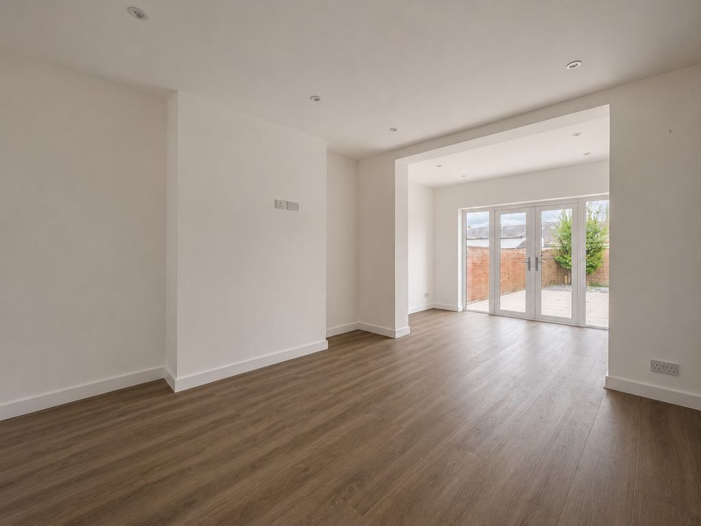 Property photo 3 of 18 Sitting Room