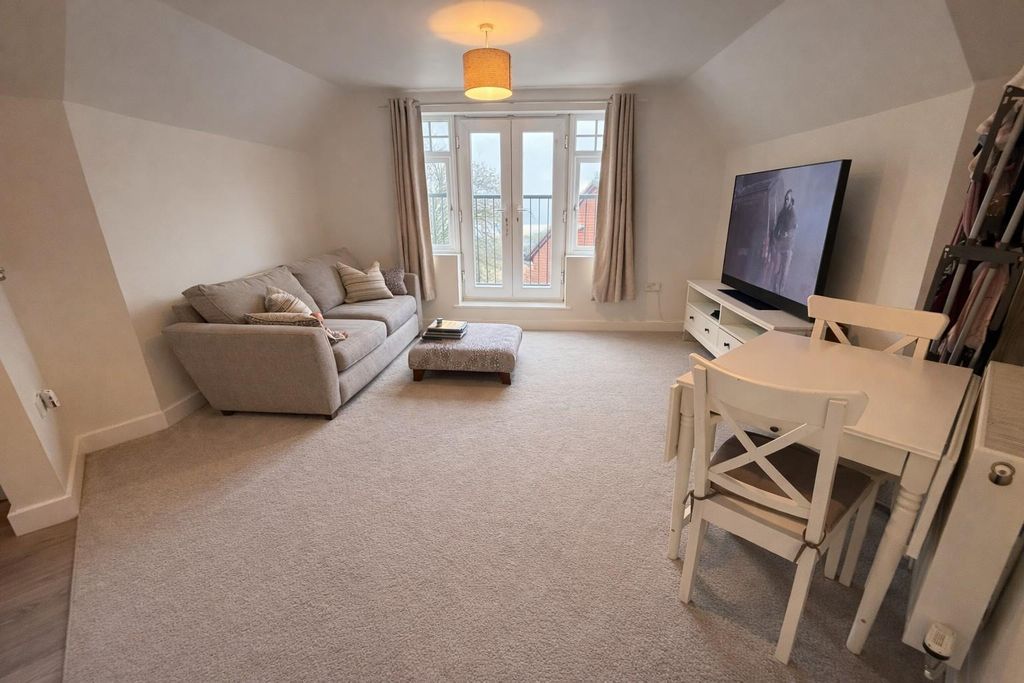 Property photo 2 of 8 Lounge.Jpg