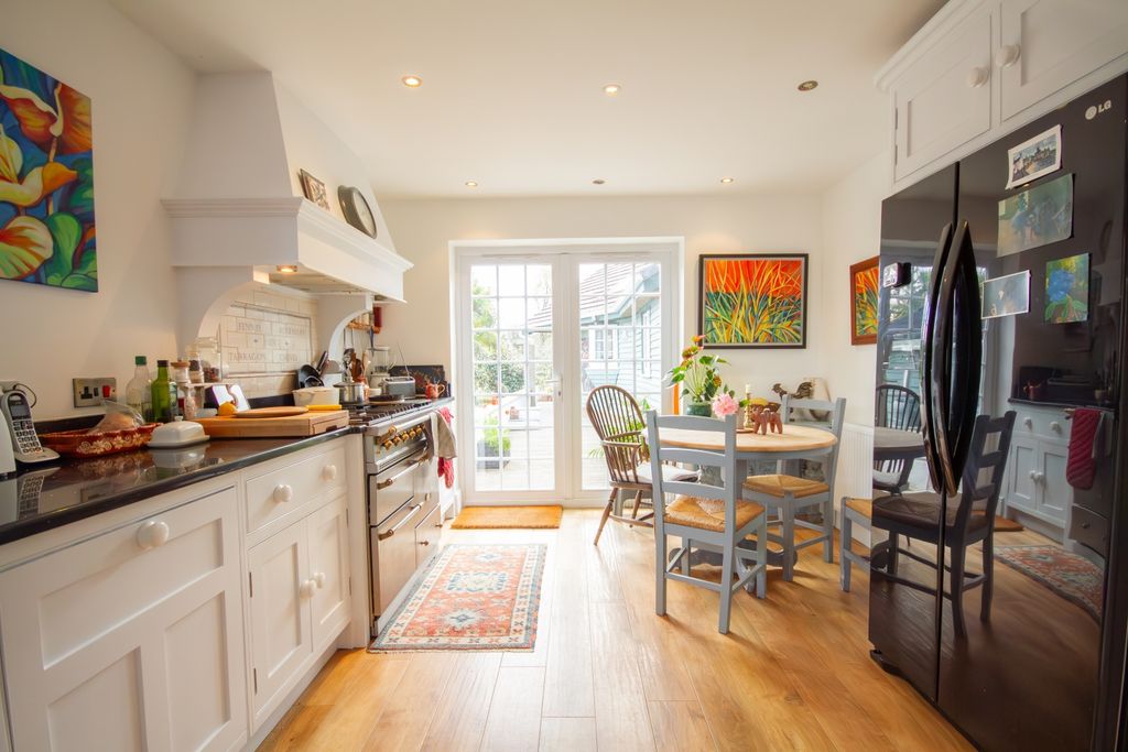 Property photo 3 of 19 Tps 01208 872 728-4