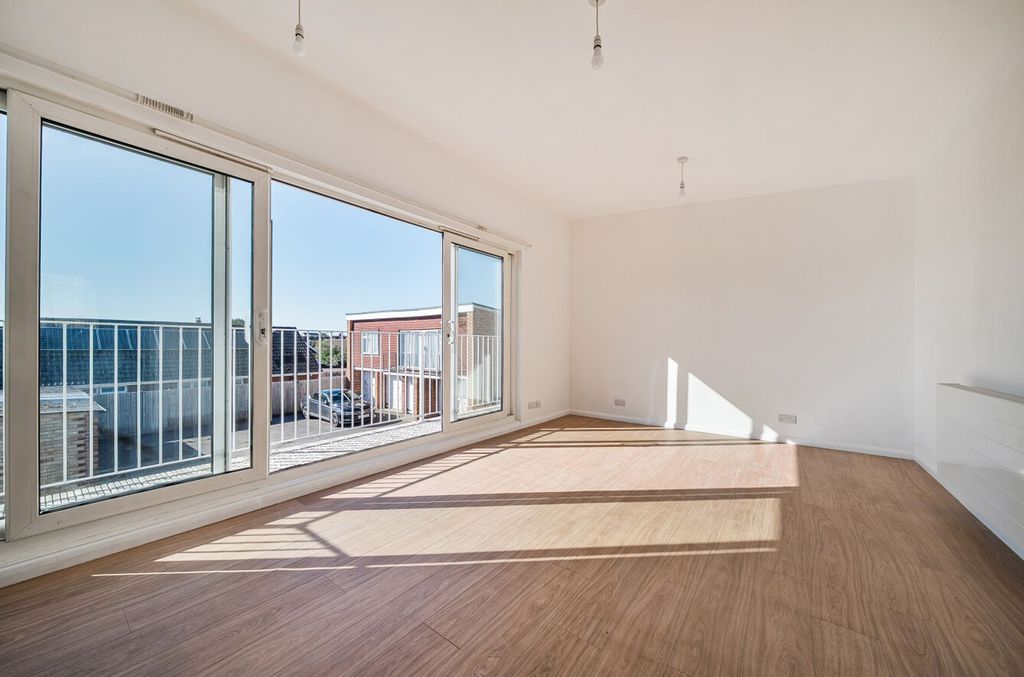 Property photo 2 of 21