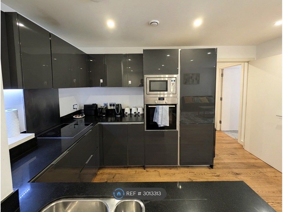 Property photo 2 of 10 Kitchen