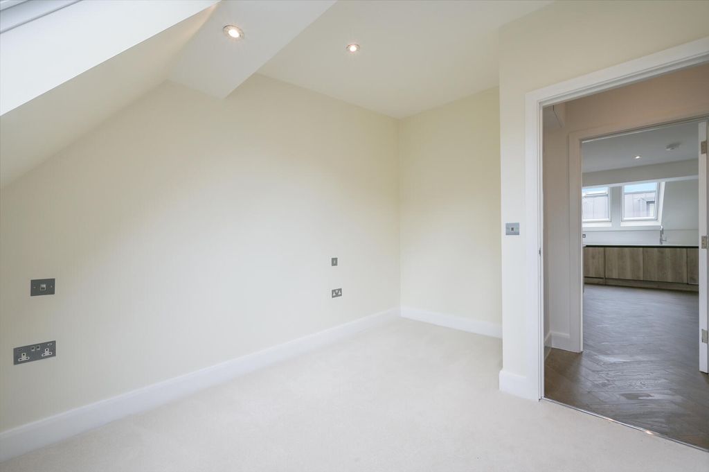 Property photo 3 of 9 Bedroom
