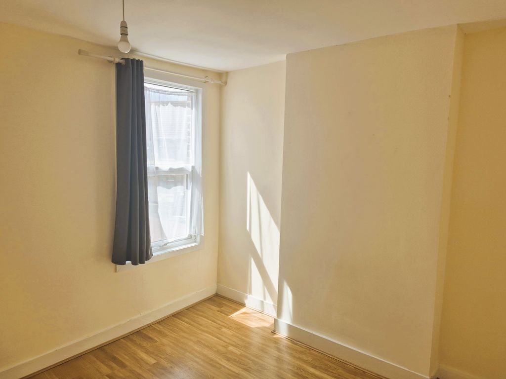 Property photo 1 of 7 Bedroom 2