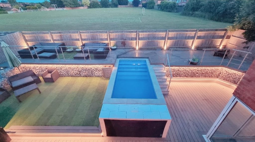 Property photo 2 of 27